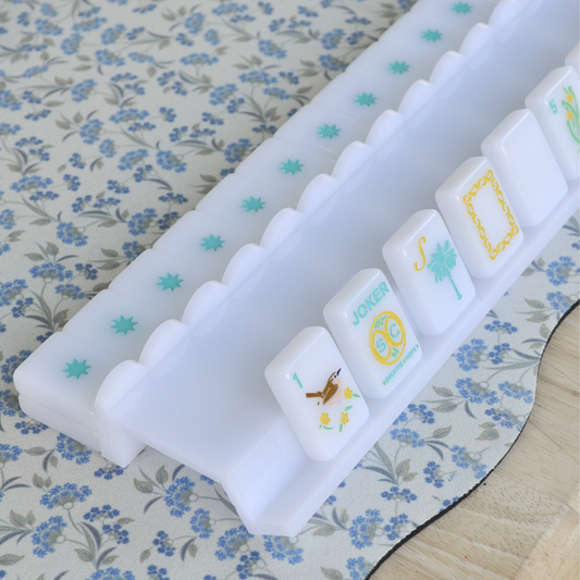 Middle & Main Mahjong - Milk Glass Collection Mahjong Rack and Pusher, Set of 4