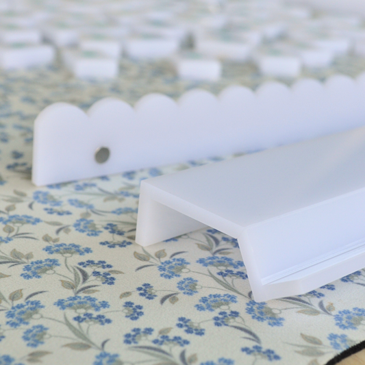 Middle & Main Mahjong - Milk Glass Collection Mahjong Rack and Pusher, Set of 4